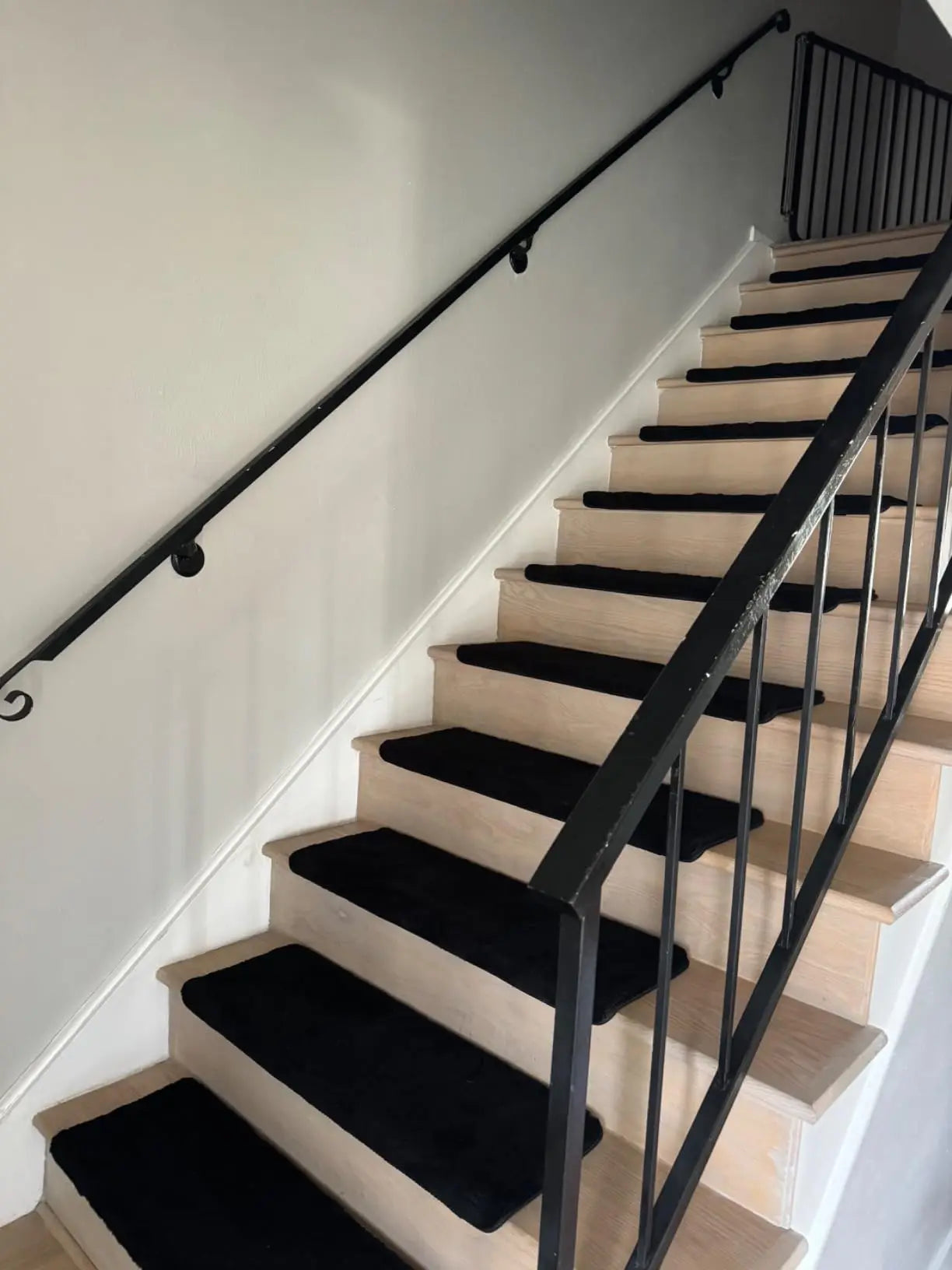 Bullnose Self-Adhesive Mats Non-Slip Stair Treads Ultra Plush Washable Decor